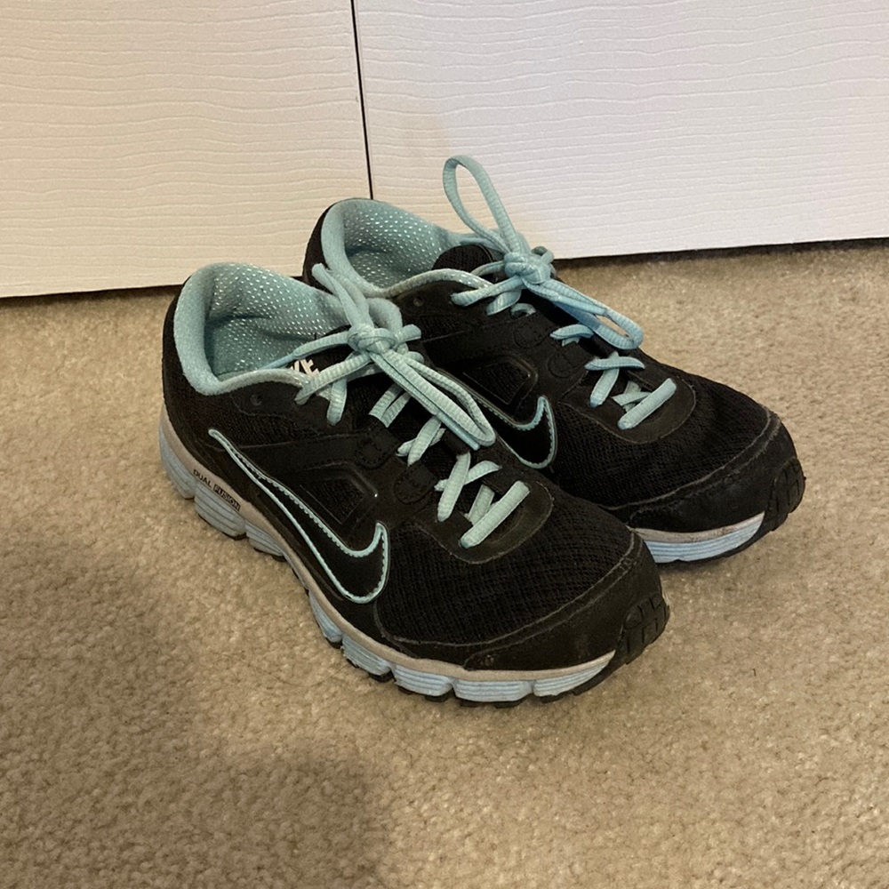 Nike dual fusion sneakers size 6.5 black